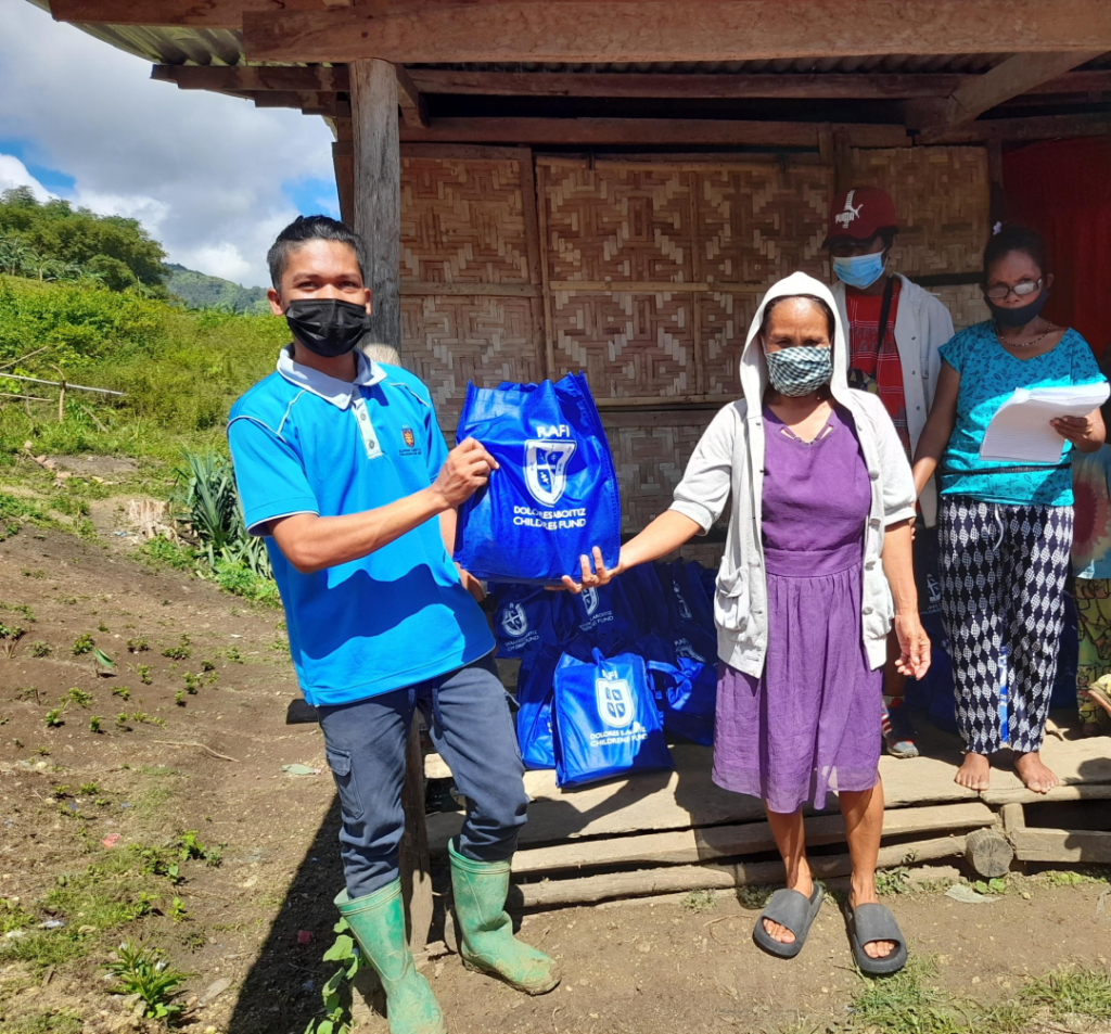 Matigsalug-Manobo Tribe Receive Wellbeing Kits